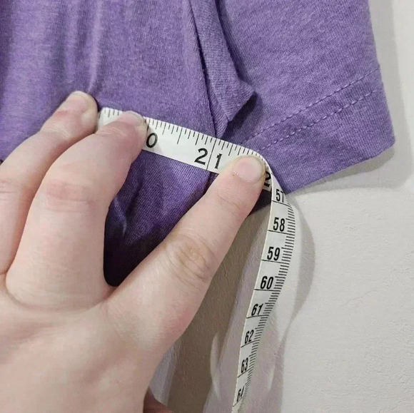 Mama frozen graphic tee! - Picture 4 of 5